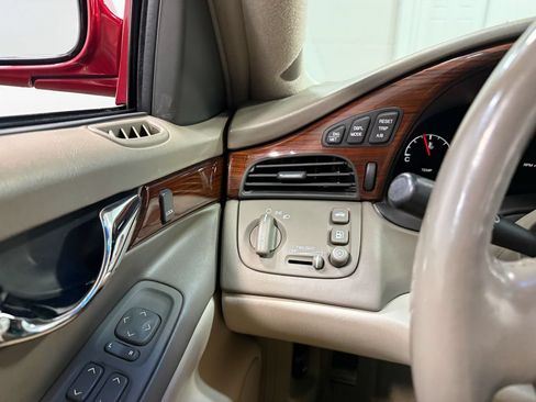 Used 2005 Cadillac De Ville DHS w/ Equipment Group FWD image 75