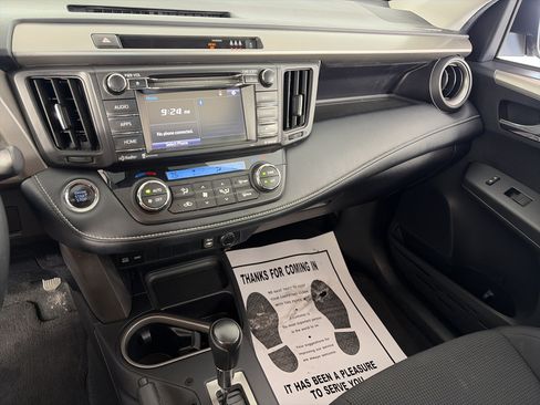 Used 2018 Toyota RAV4 XLE FWD image 4