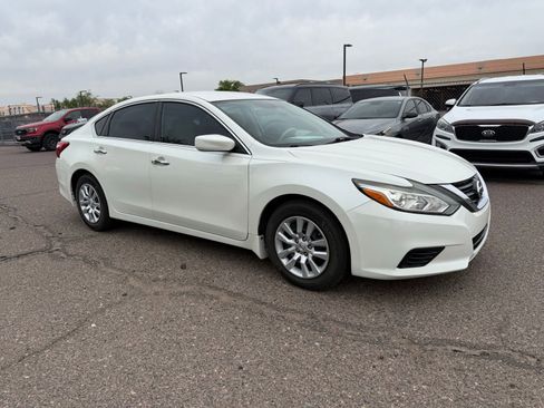Used 2016 Nissan Altima 2.5 S w/ Power Driver Seat Package FWD image 3