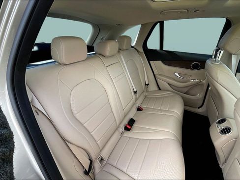 Used 2021 Mercedes-Benz GLC 300 4MATIC image 25