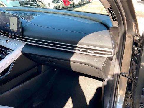 Used 2024 Hyundai Elantra Limited image 17