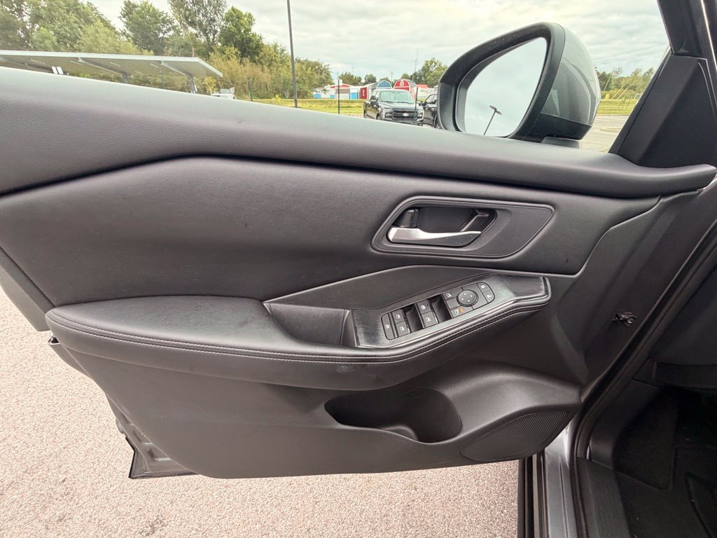 Used 2026 Nissan Rogue SV FWD image 19