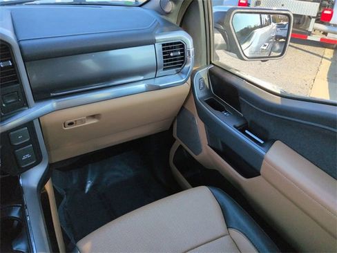 Used 2022 Ford F150 Lariat w/ Max Trailer Tow Package image 17