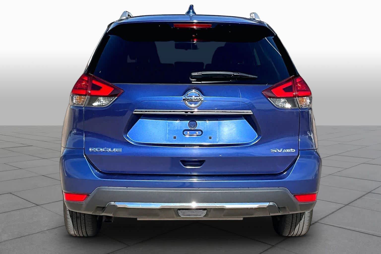 Used 2017 Nissan Rogue SV AWD/4WD image 4