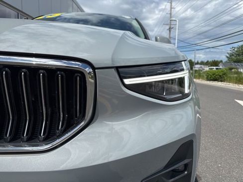 Certified 2025 Volvo XC40 B5 Plus AWD/4WD image 8