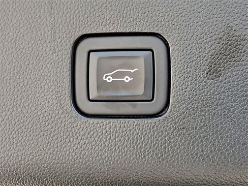 Certified 2023 Chevrolet Traverse LT w/ LPO, Floor Liner Package image 30