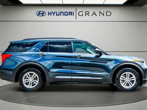 Used 2024 Ford Explorer XLT RWD image 7