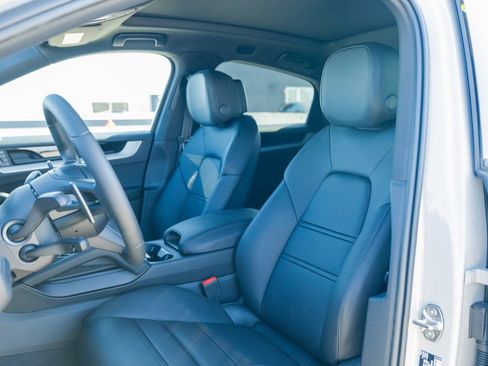 Certified 2026 Porsche Cayenne Coupe AWD/4WD image 5