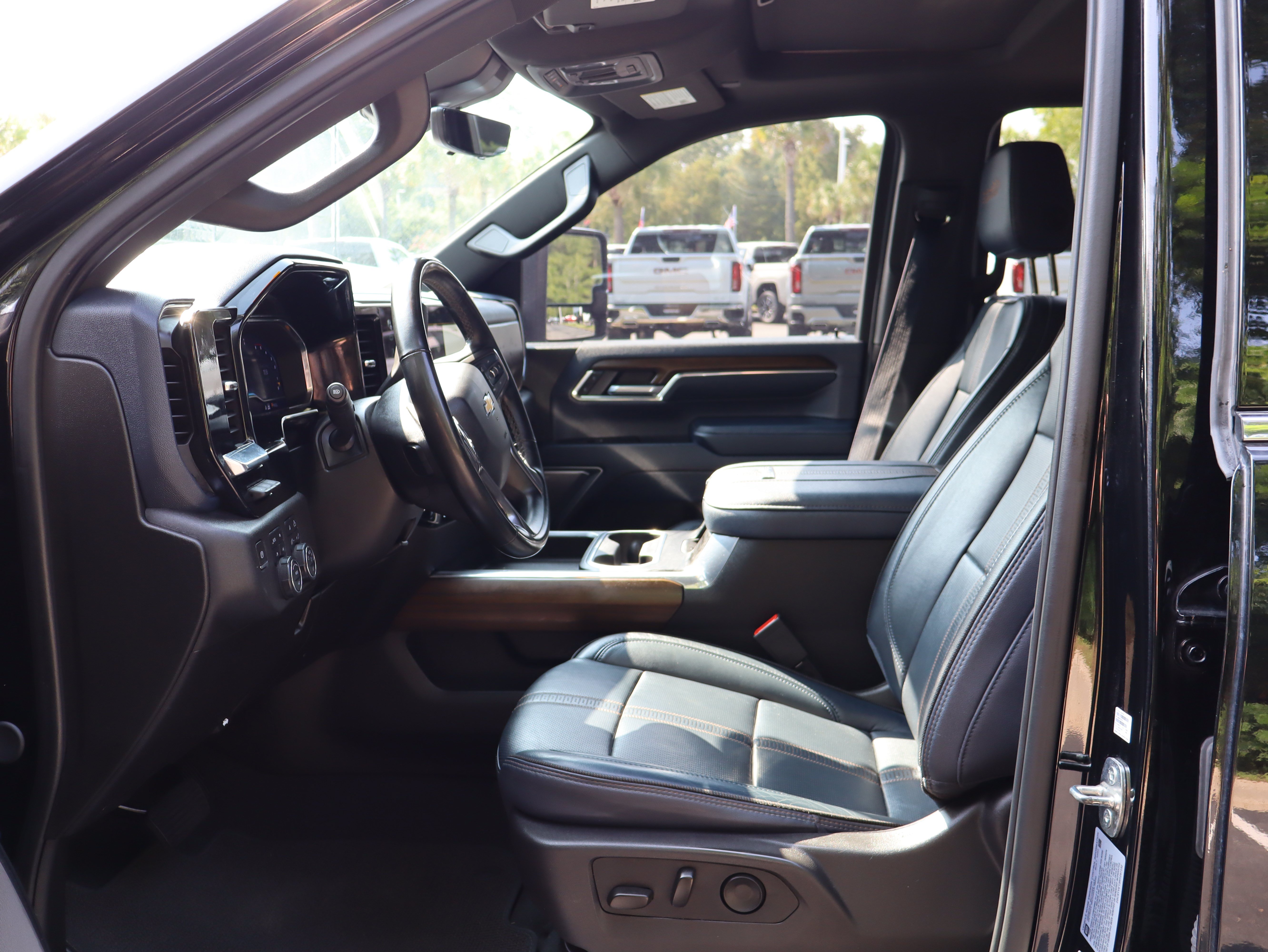 Used 2024 Chevrolet Silverado 3500 High Country w/ Technology Package AWD/4WD image 27