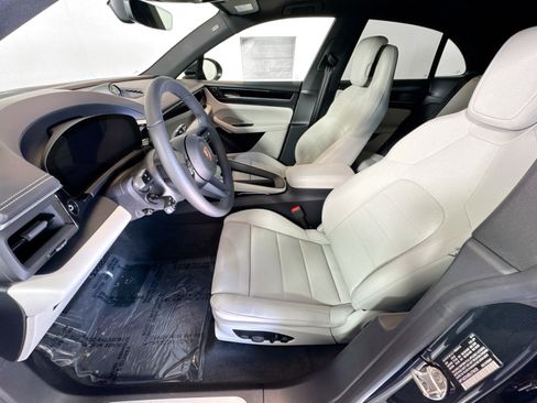 New 2025 Porsche Macan Electric image 5