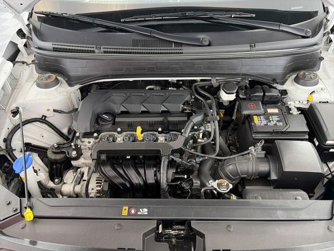 Used 2025 Hyundai Venue SEL FWD image 11
