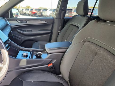 New 2025 Jeep Grand Cherokee Laredo X w/ Luxury Tech Group I image 24