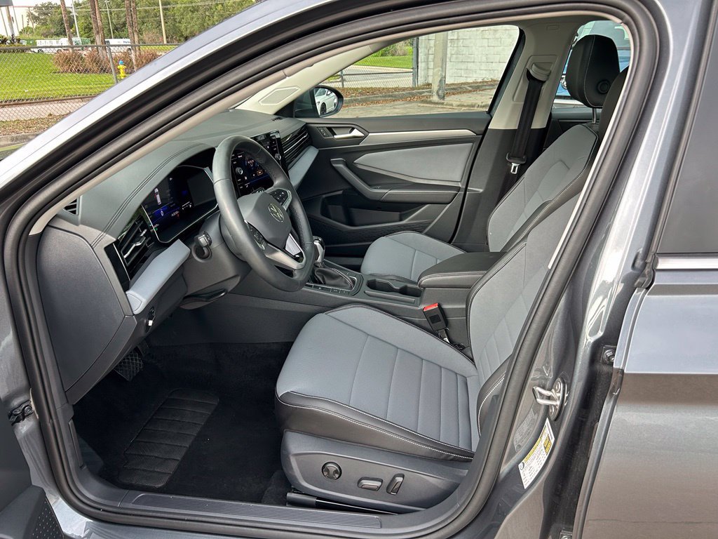 Certified 2026 Volkswagen Jetta SE FWD image 15