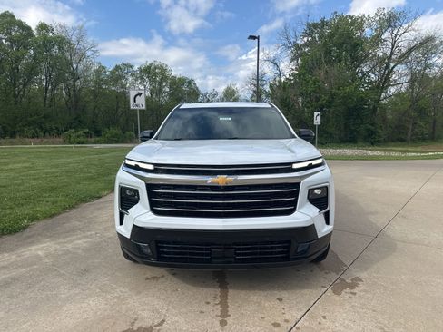 New 2026 Chevrolet Traverse High Country w/ LPO, Floor Liner Package AWD/4WD image 2