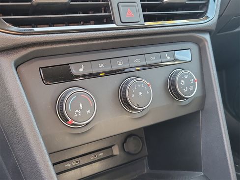 Used 2022 Volkswagen Taos SE image 23