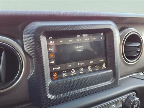 Used 2021 Jeep Gladiator Sport image 11