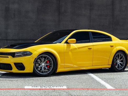 Used 2018 Dodge Charger SRT w/ Technology Group RWD image 36
