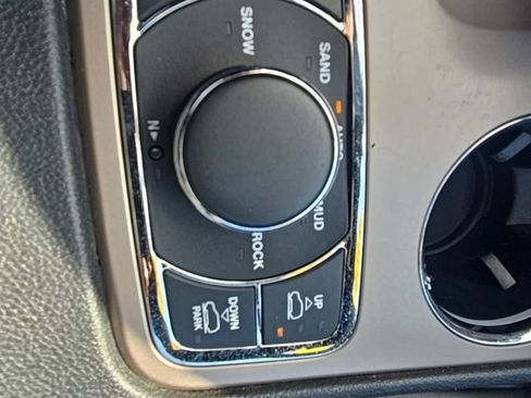 Used 2015 Jeep Grand Cherokee Overland AWD/4WD image 25