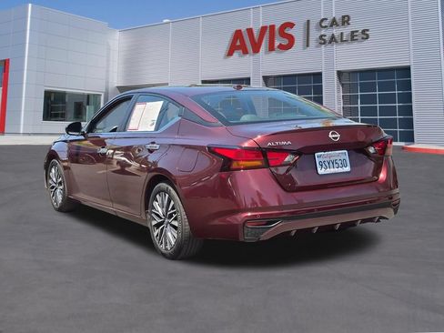 Used 2025 Nissan Altima 2.5 SV FWD image 9