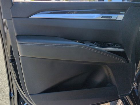 Certified 2025 Cadillac Escalade Premium Luxury image 18