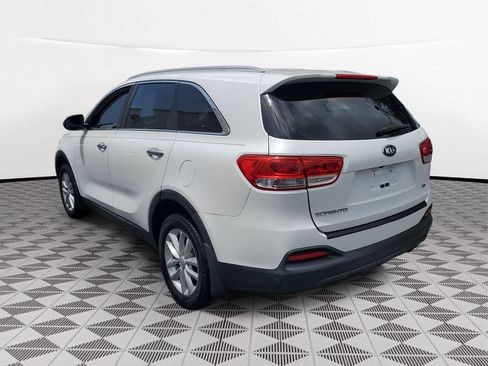 Used 2017 Kia Sorento FWD image 3