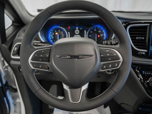New 2026 Chrysler Pacifica Select image 19