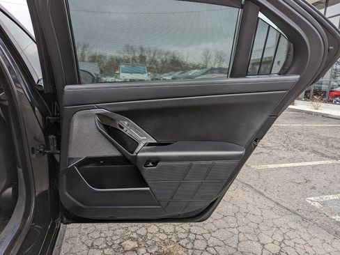 Used 2023 BMW 760i xDrive image 35