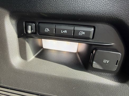 Used 2020 Ford Explorer Limited image 18