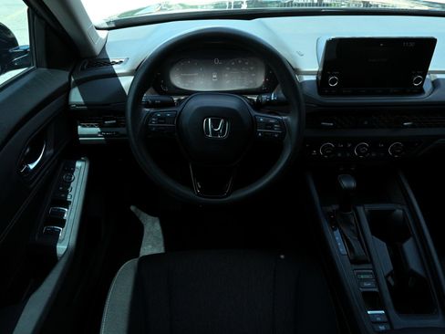 Used 2023 Honda Accord EX image 10