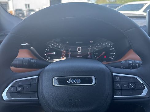 Used 2025 Jeep Compass Limited AWD/4WD image 14