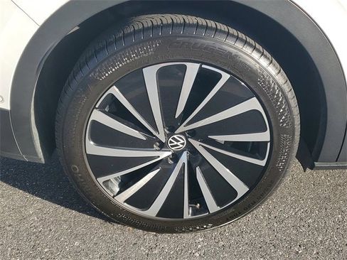 Certified 2023 Volkswagen ID.4 Pro S Plus image 5