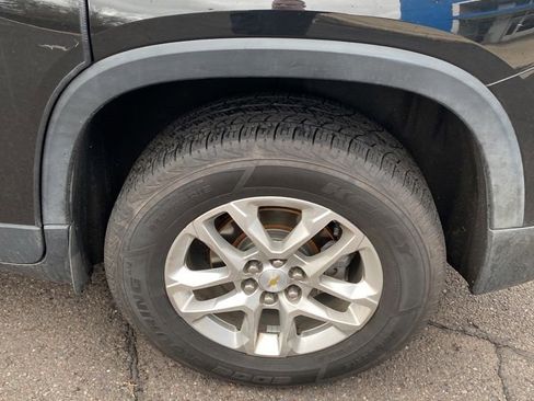 Used 2018 Chevrolet Traverse LT image 19