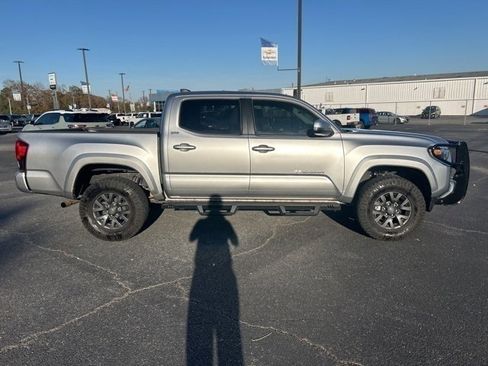 Used 2023 Toyota Tacoma TRD Sport image 5