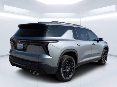 Used 2024 Chevrolet Traverse LT w/ Midnight/Sport Edition FWD image 3