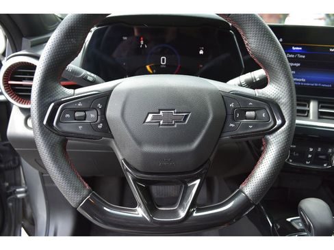 Used 2025 Chevrolet Trax RS w/ Driver Confidence Package image 18