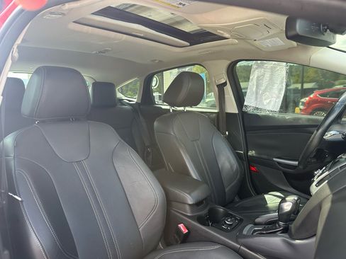 Used 2012 Ford Focus Titanium image 11