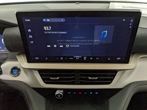 New 2025 Ford Explorer Active image 14