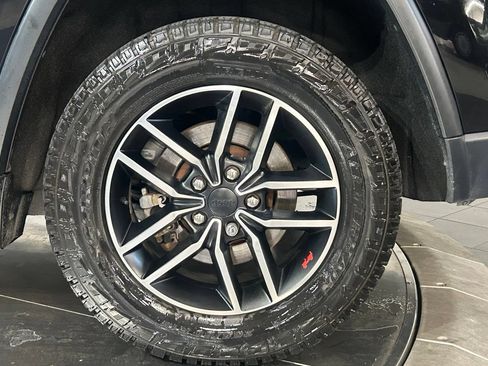 Used 2019 Jeep Grand Cherokee Trailhawk AWD/4WD image 24
