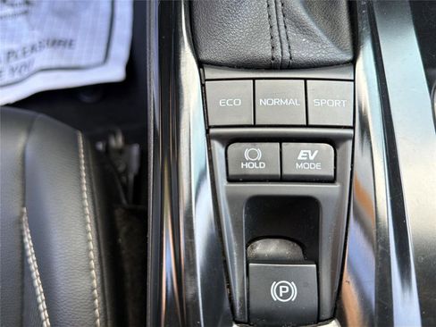 Used 2025 Toyota Camry SE FWD image 15