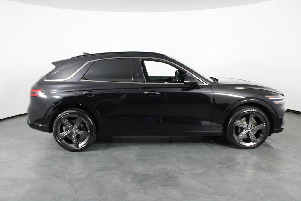 Used 2024 Genesis GV70 3.5T Sport w/ Sport Prestige Package AWD/4WD image 10