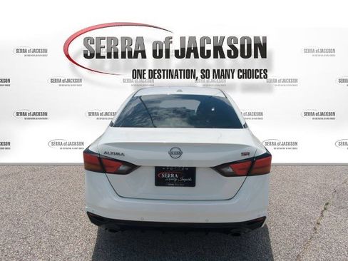 Used 2024 Nissan Altima 2.5 SR w/ SR Premium Package FWD image 8