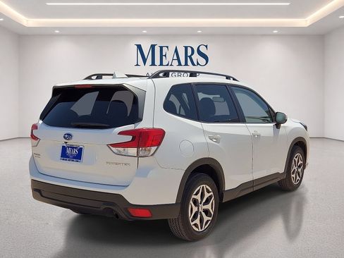 Used 2022 Subaru Forester Premium AWD/4WD image 5