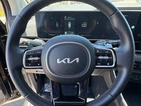 Certified 2025 Kia Carnival EX FWD image 20