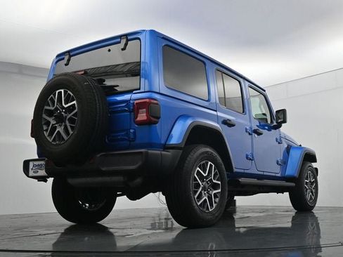 Used 2025 Jeep Wrangler Unlimited Sahara AWD/4WD image 37
