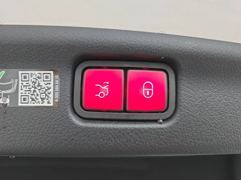 New 2026 Mercedes-Benz C 300 4MATIC Sedan image 13