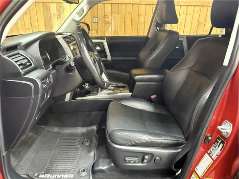 Used 2018 Toyota 4Runner Limited w/ Four Season Floor Mat Package image 12
