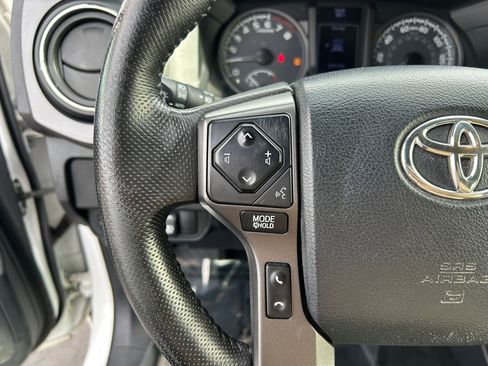 Used 2017 Toyota Tacoma TRD Sport image 14