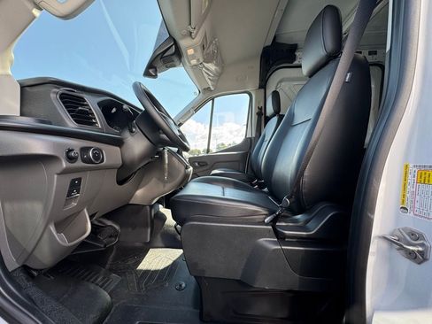 New 2025 Ford Transit 250 148 Medium Roof image 15