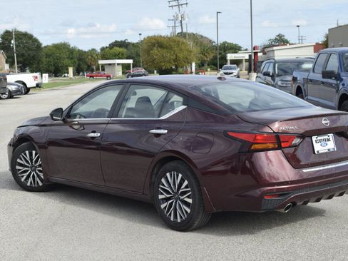 Used 2023 Nissan Altima 2.5 SV w/ SV Premium Package image 9