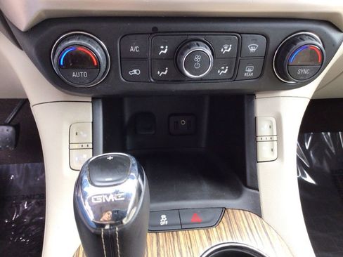 Used 2019 GMC Acadia Denali w/ Technology Package AWD/4WD image 22